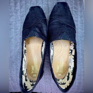 Solid black canvas Toms